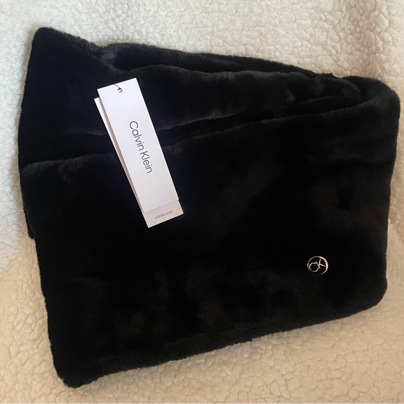NWT Calvin Klein Infinity Loop Scarf